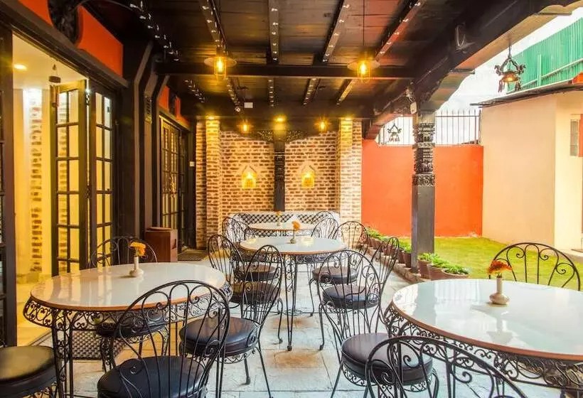 هتل Harati Manor Inn