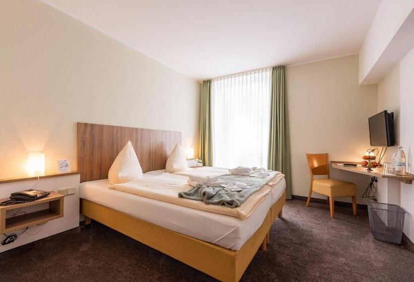 Отель Nibelungen Hof