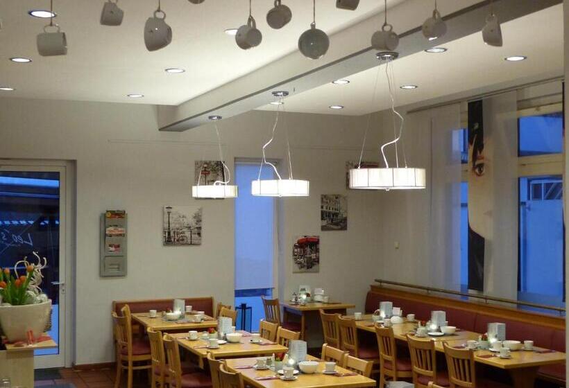 Отель Nibelungen Hof