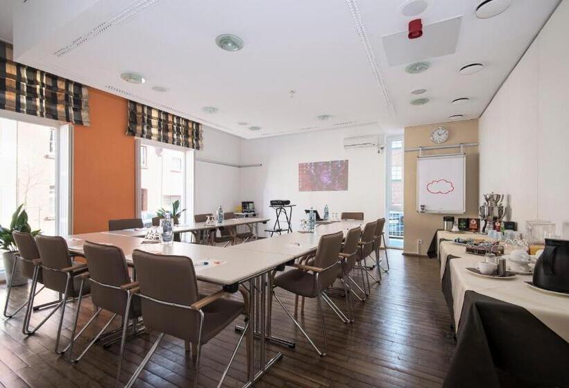 Отель Nibelungen Hof