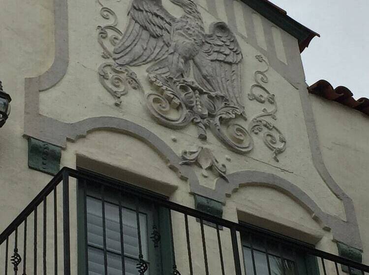 酒店 The Eagle Inn