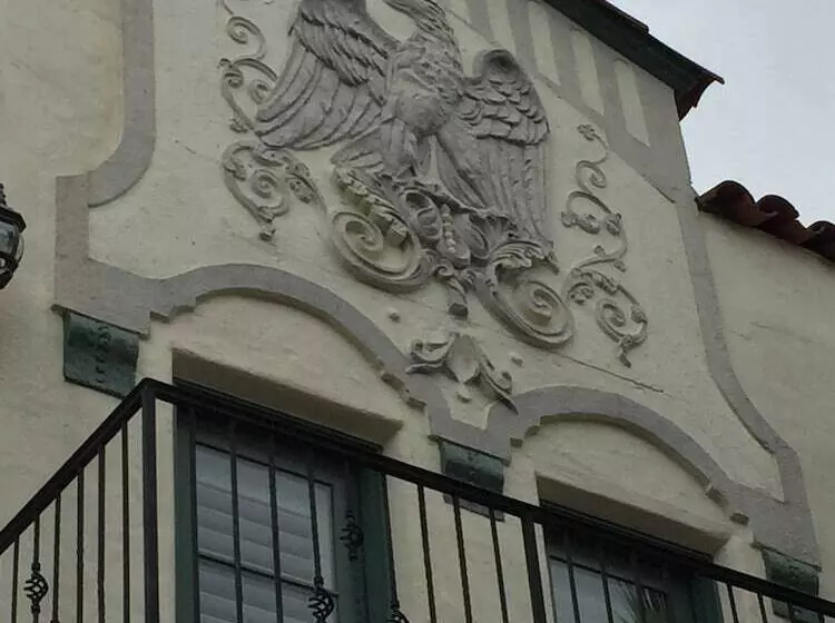 فندق The Eagle Inn