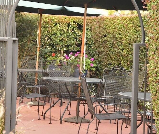 酒店 The Eagle Inn