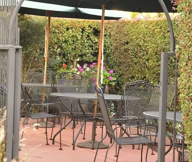 فندق The Eagle Inn