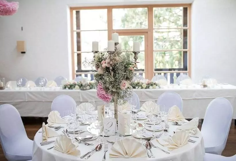 Schloss Prielau Hotel & Restaurants