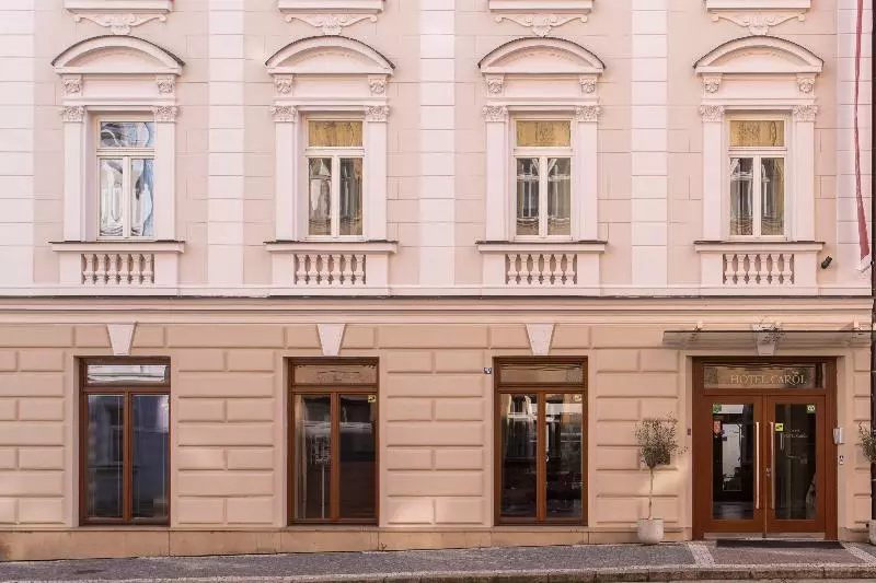 Отель Carol