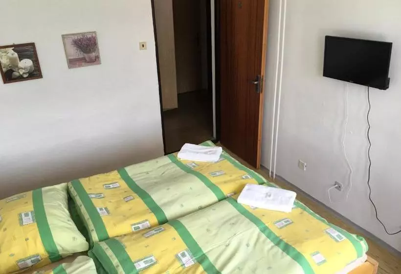 Отель Penzion Cestar