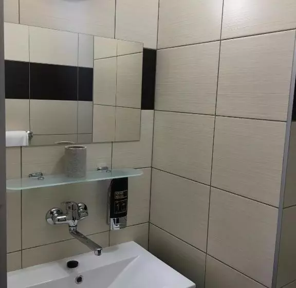 Отель Penzion Cestar