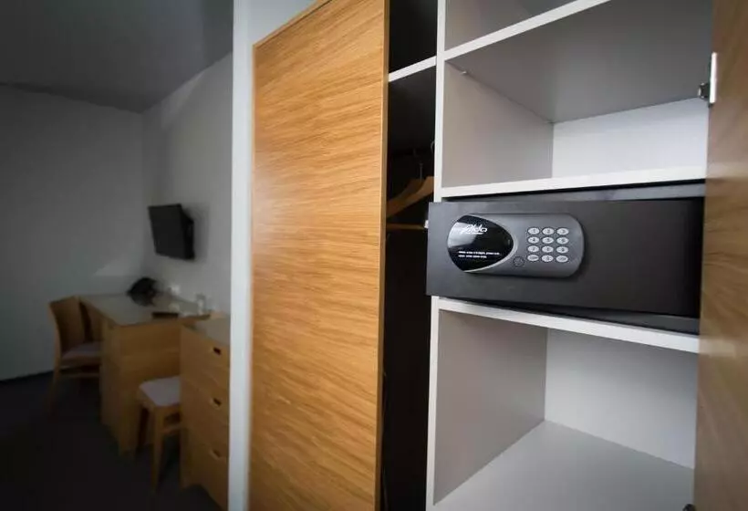 호텔 Atom Třebíč