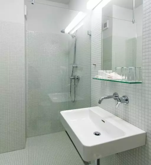 호텔 Atom Třebíč