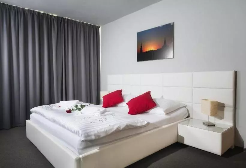 호텔 Atom Třebíč