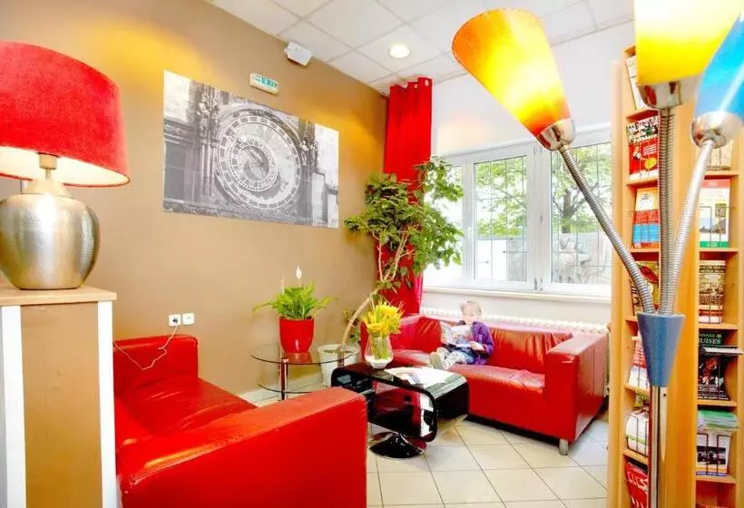 Отель Charles Central