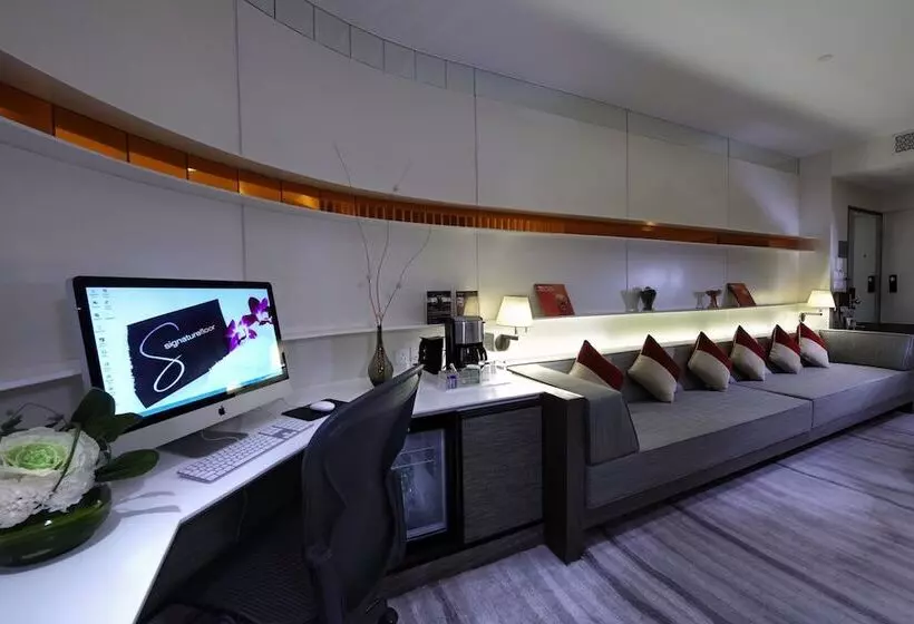 هتل Charterhouse Causeway Bay