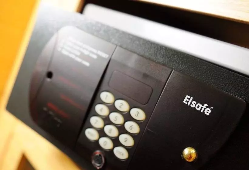 هتل Charterhouse Causeway Bay