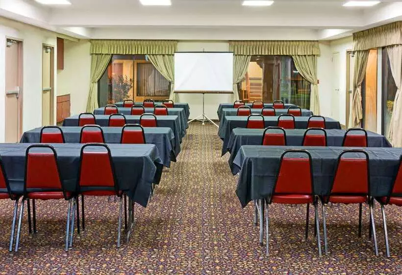 호텔 Days Inn By Wyndham Fontana / Rialto