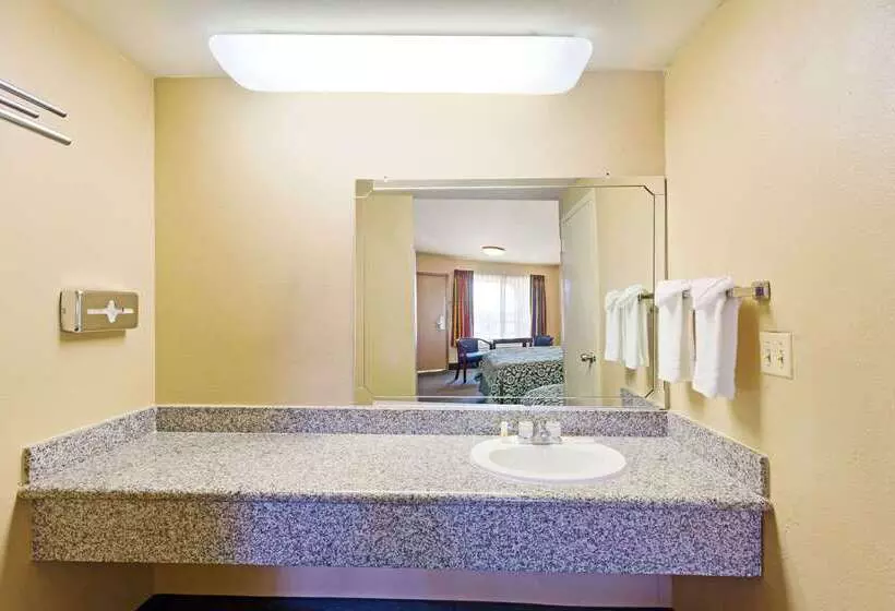 호텔 Days Inn By Wyndham Fontana / Rialto