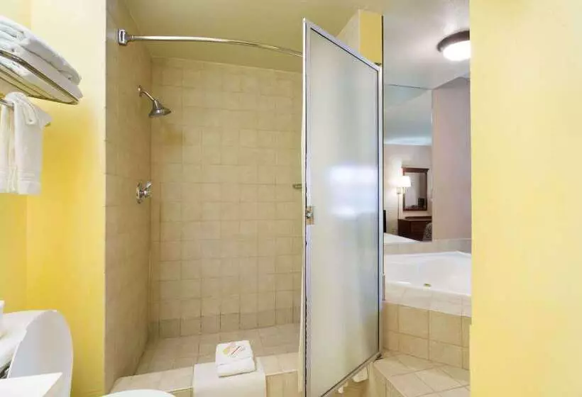 호텔 Days Inn By Wyndham Fontana / Rialto