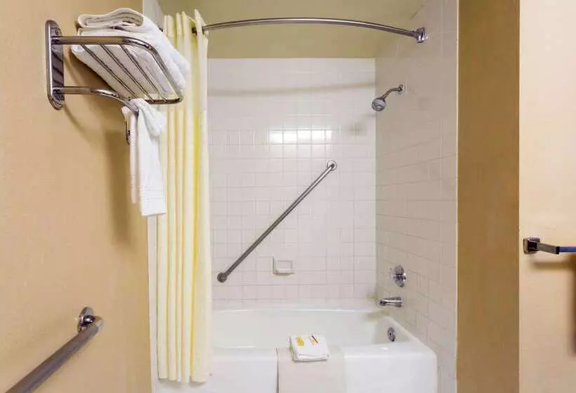 호텔 Days Inn By Wyndham Fontana / Rialto