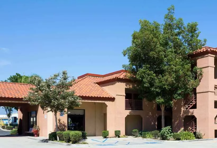 호텔 Days Inn By Wyndham Fontana / Rialto