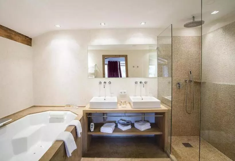 هتل Kitzhof Mountain Design Resort