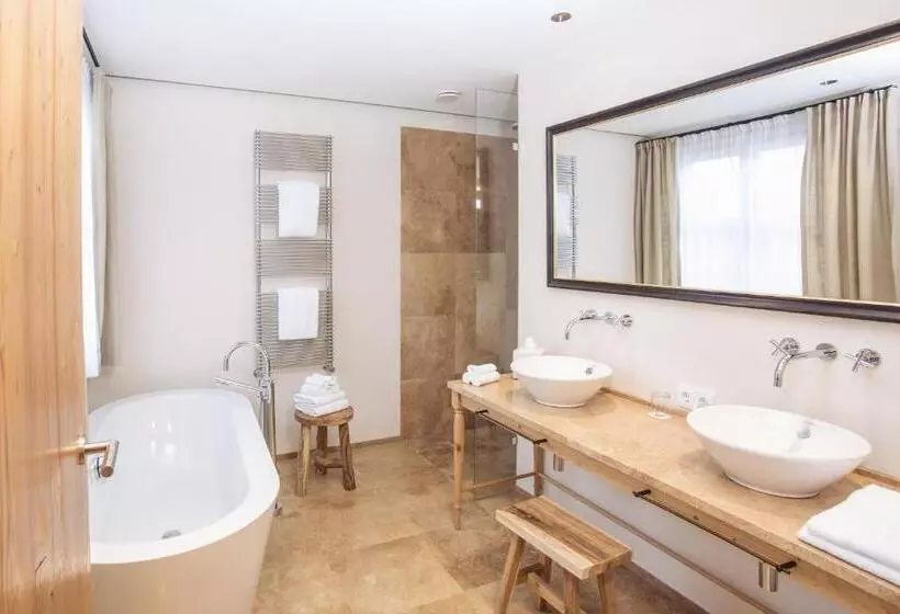 هتل Kitzhof Mountain Design Resort