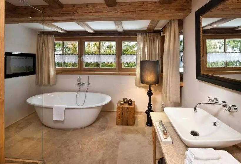 هتل Kitzhof Mountain Design Resort