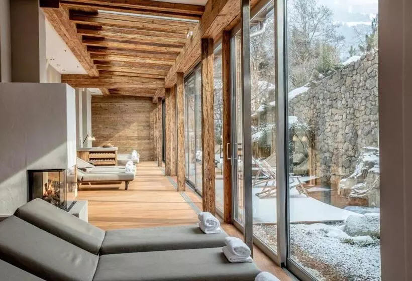 هتل Kitzhof Mountain Design Resort