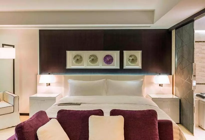 Le Méridien Dubai Hotel & Conference Centre