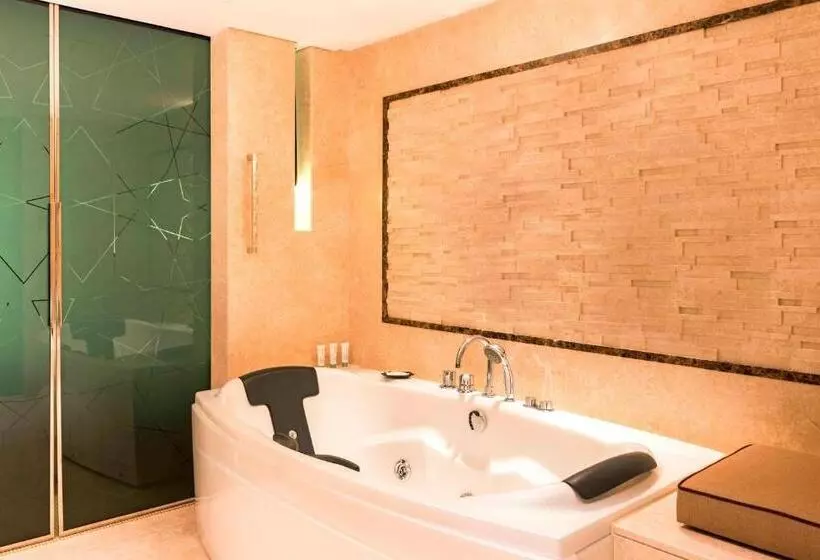 Le Méridien Dubai Hotel & Conference Centre