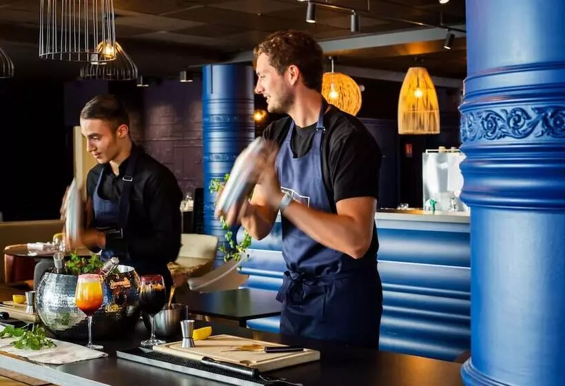 هتل Mercure Château De Fontainebleau