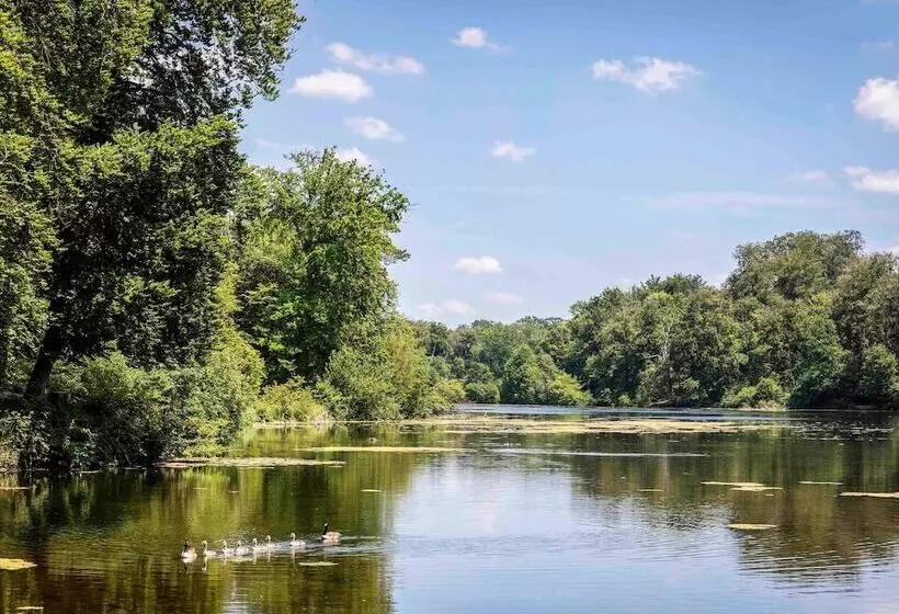 هتل Mercure Château De Fontainebleau