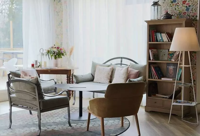 هتل Mercure Château De Fontainebleau