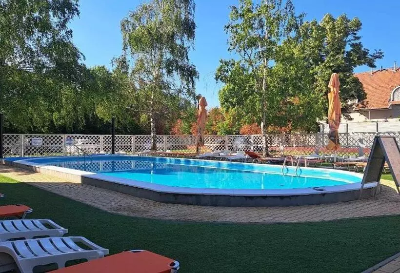 هتل Mátyás Király Gyógy és Wellness