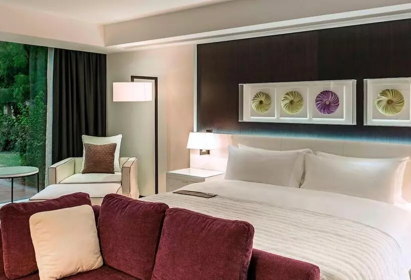 Le Méridien Dubai Hotel & Conference Centre