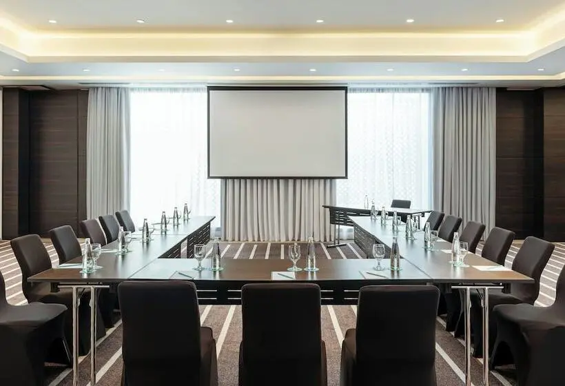 Le Méridien Dubai Hotel & Conference Centre