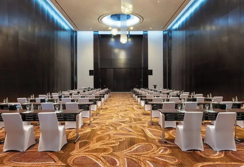 Le Méridien Dubai Hotel & Conference Centre