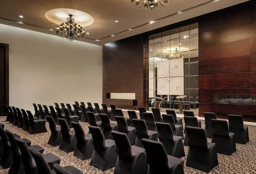 Le Méridien Dubai Hotel & Conference Centre