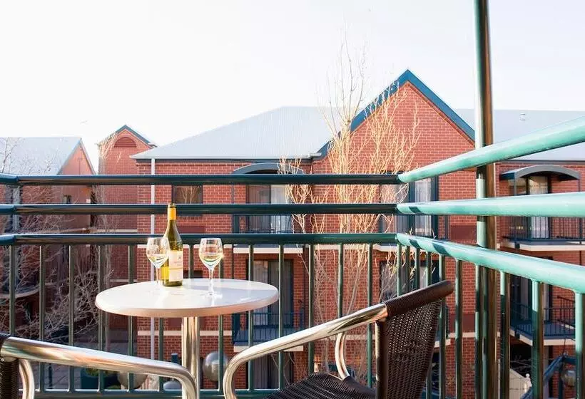 Hotel Breakfree Adelaide