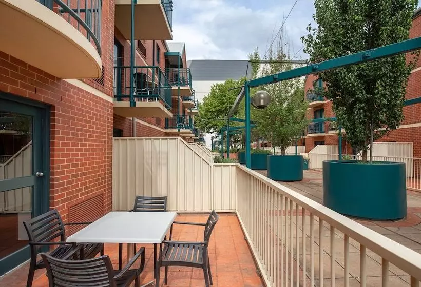 Hotel Breakfree Adelaide