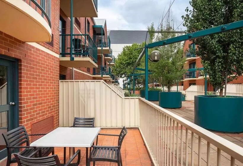 Hotel Breakfree Adelaide