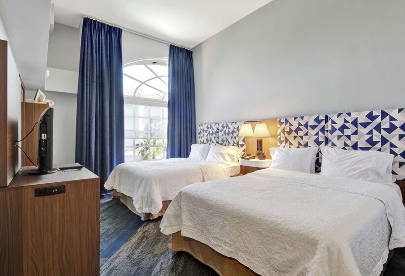 Отель Hampton Inn And Suites Santa Ana/orange County Airport