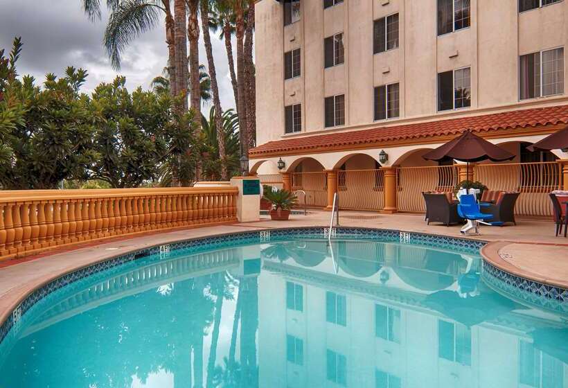 Отель Hampton Inn And Suites Santa Ana/orange County Airport