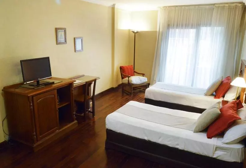 Gardi Hotel & Suites