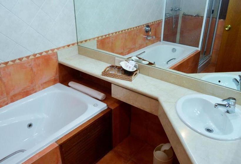 Gardi Hotel & Suites