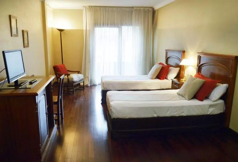 Gardi Hotel & Suites