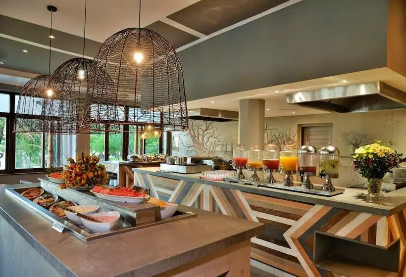 فندق Cresta Mowana Safari Resort & Spa