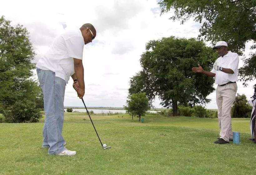 فندق Cresta Mowana Safari Resort & Spa