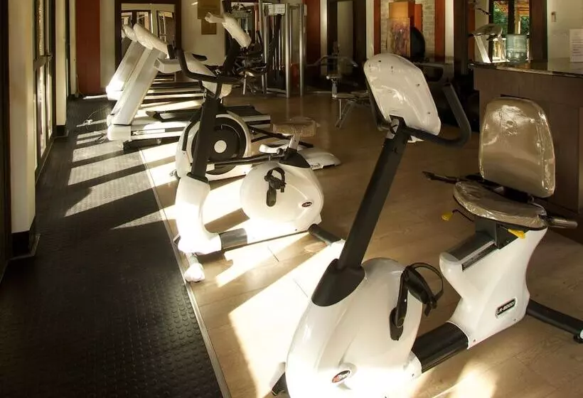 فندق Cresta Mowana Safari Resort & Spa