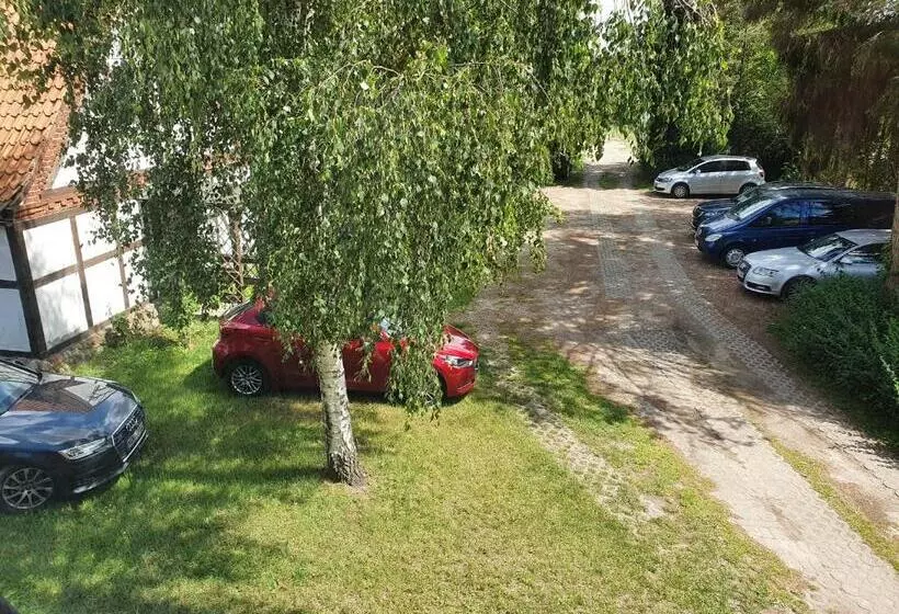 ホテル Gästezimmer Zum Krug Im Grünen Kranze