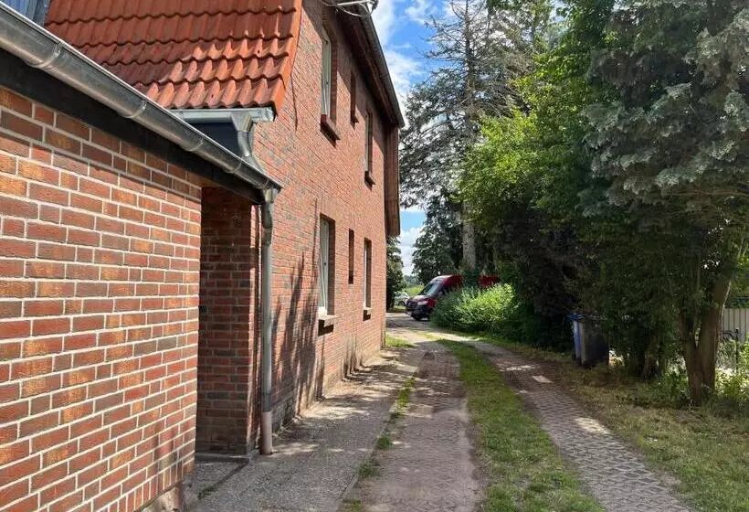 ホテル Gästezimmer Zum Krug Im Grünen Kranze